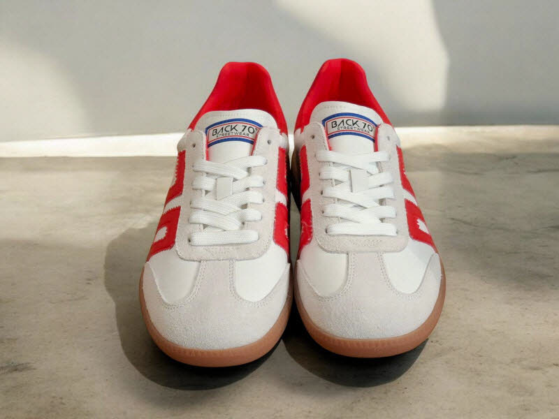 BACK 70 Cloud White/Red