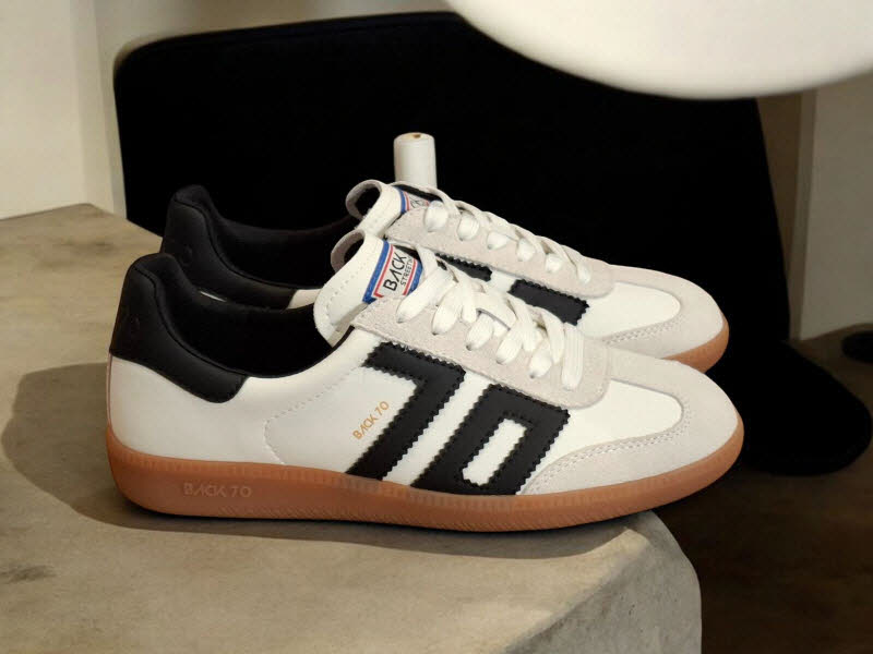 BACK 70 Cloud White/Black