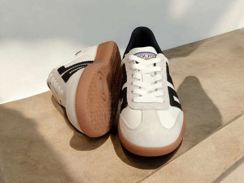 BACK 70 Cloud White/Black