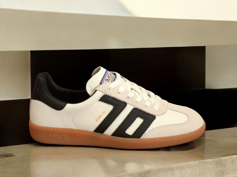 BACK 70 Cloud White/Black