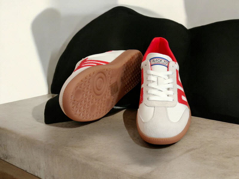 BACK 70 Cloud White/Red