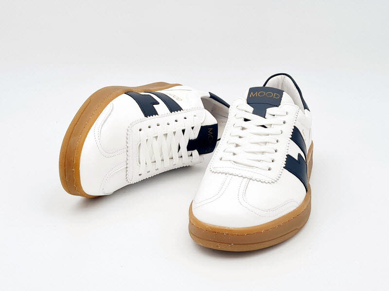 MOOD Hold Sneaker